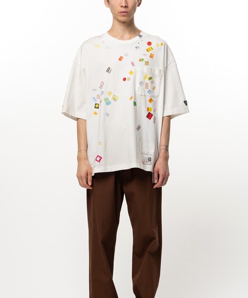 Maison MIHARA YASUHIRO(メゾンミハラヤスヒロ)の「Price Tag Sticker Printed T-shirt(Tシャツ/カットソー・メンズ・ホワイト/ブラック・44/46/48)」の1枚目の写真