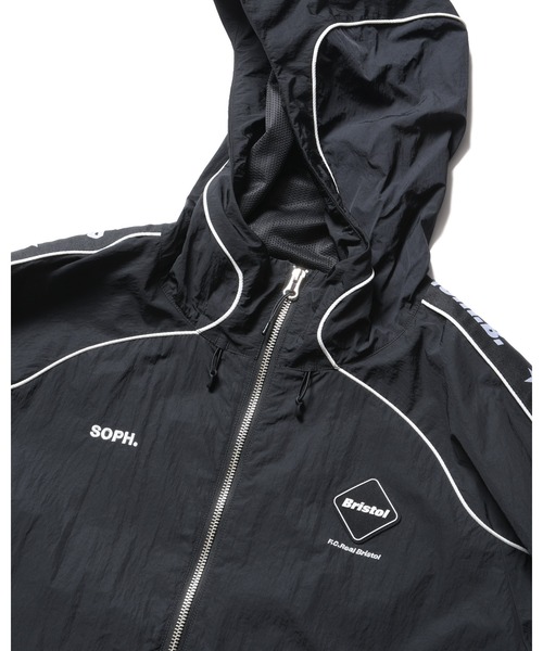 F.C.Real Bristol(エフシーレアルブリストル)の「NYLON CHAMBRAY PRACTICE HOODED JACKET(ブルゾン・メンズ・ブラック/オレンジ/チャコールグレー・MEDIUM/LARGE/SMALL/X-LARGE/XX-LARGE)」の17枚目の写真