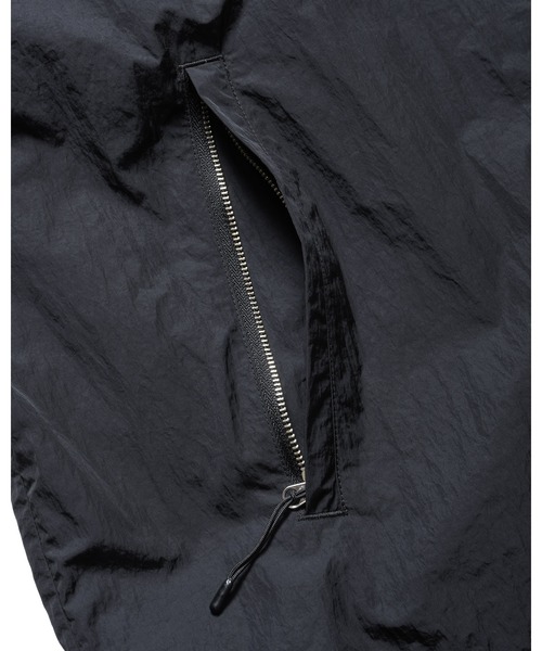 F.C.Real Bristol(エフシーレアルブリストル)の「NYLON CHAMBRAY PRACTICE HOODED JACKET(ブルゾン・メンズ・ブラック/オレンジ/チャコールグレー・MEDIUM/LARGE/SMALL/X-LARGE/XX-LARGE)」の19枚目の写真