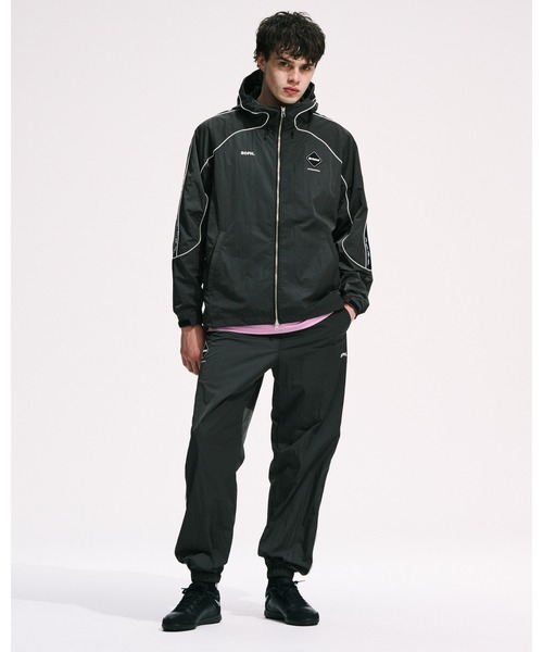 F.C.Real Bristol(エフシーレアルブリストル)の「NYLON CHAMBRAY PRACTICE HOODED JACKET(ブルゾン・メンズ・ブラック/オレンジ/チャコールグレー・MEDIUM/LARGE/SMALL/X-LARGE/XX-LARGE)」の5枚目の写真