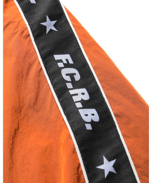 F.C.Real Bristol(エフシーレアルブリストル)の「NYLON CHAMBRAY PRACTICE HOODED JACKET(ブルゾン・メンズ・ブラック/オレンジ/チャコールグレー・MEDIUM/LARGE/SMALL/X-LARGE/XX-LARGE)」の13枚目の写真