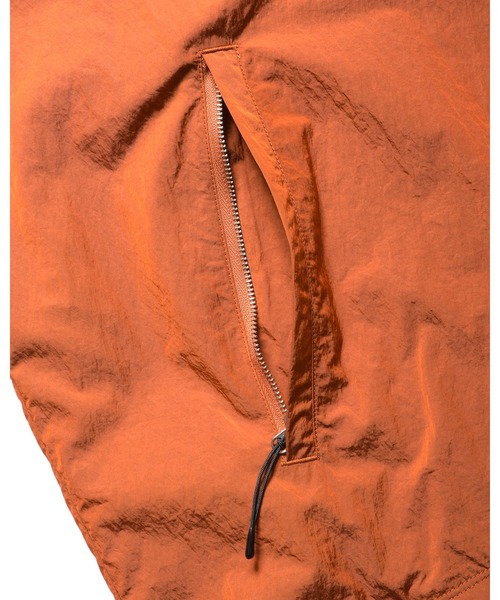 F.C.Real Bristol(エフシーレアルブリストル)の「NYLON CHAMBRAY PRACTICE HOODED JACKET(ブルゾン・メンズ・ブラック/オレンジ/チャコールグレー・MEDIUM/LARGE/SMALL/X-LARGE/XX-LARGE)」の14枚目の写真
