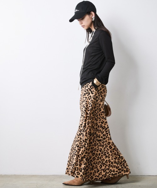 CHIC STYLE(シックスタイル)の「Aラインサテンマキシスカート<大きいサイズ有>シックスタイル(スカート・レディース・シルバーグレー/レオパード・3L/LL/L/M/5L/4L)」の4枚目の写真
