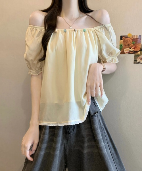 AMAJI（アマジ）の「オフショルダー フリル 半袖ブラウス（シャツ/ブラウス・レディース・ホワイト/ライトピンク/イエロー・FREE）」の2枚目の写真
