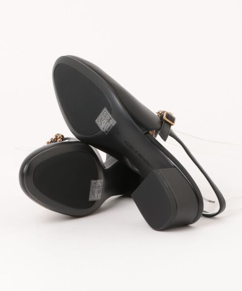 CHARLES & KEITH(チャールズ & キース)の「ダブルチェーン チャーム メリージェーン スリングバックパンプス(パンプス・レディース・オフホワイト/ブラック・23.5cm/24.5cm/22.5cm)」の4枚目の写真
