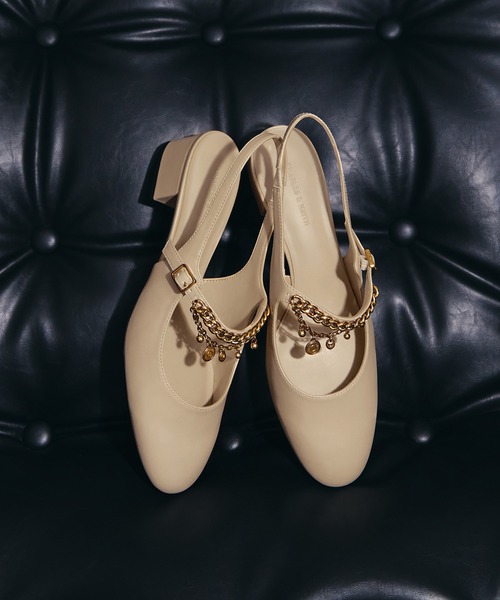 CHARLES & KEITH(チャールズ & キース)の「ダブルチェーン チャーム メリージェーン スリングバックパンプス(パンプス・レディース・オフホワイト/ブラック・23.5cm/24.5cm/22.5cm)」の7枚目の写真