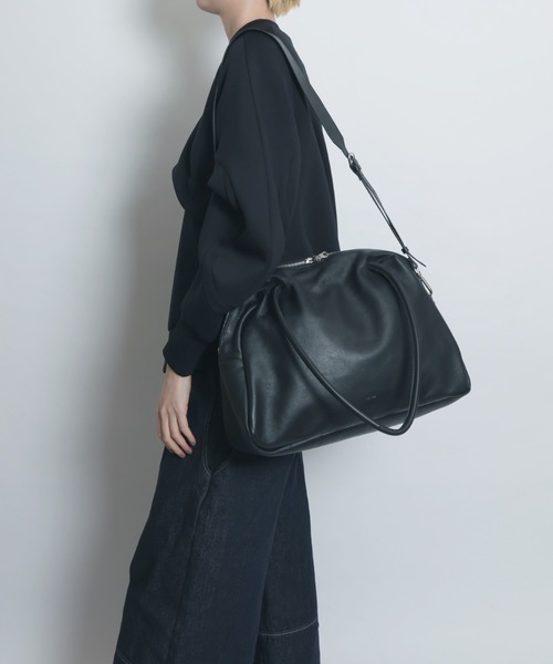YArKA（ヤーカ）の「【YArKA/ヤーカ】real leather sharp & soft mix nuance boston bag L [sas3] / 直曲線のニュアンスボストンバッグ（トートバッグ・レディース・ブラック・FREE）」の5枚目の写真