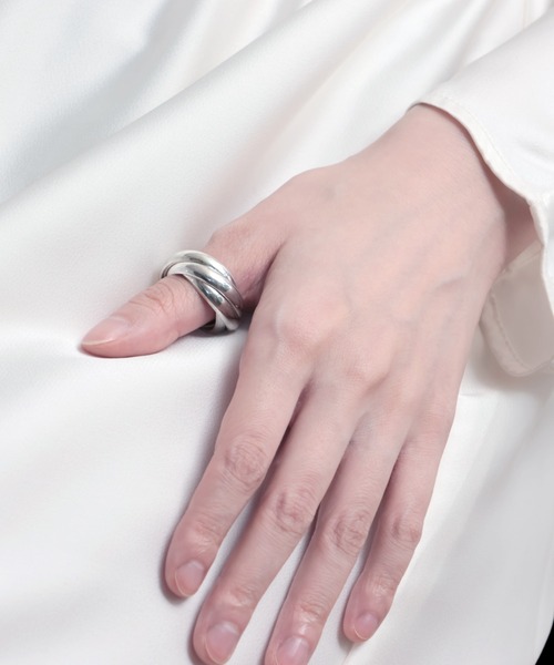 YArKA（ヤーカ）の「【YArKA/ヤーカ】quad 4layer volume ring [oasV4] / 4レイヤー甲丸ボリュームリング（リング・レディース・シルバー・#13/#11/#19）」の11枚目の写真