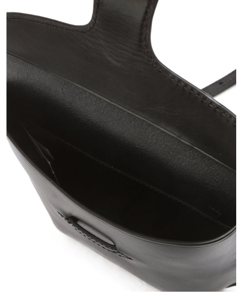 athe（アテ）の「[SELLE] ブラックベジタブルレザー ミニクロスバッグ AAWA6F572BK（ショルダーバッグ・レディース・ブラック・FREE）」の5枚目の写真