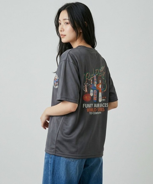 Belle Cie（ベルシー）の「オーバーサイズ バックプリント ロゴ レトロ アメカジ 半袖Tシャツ（Tシャツ/カットソー・レディース・ベージュ/チャコールグレー/ホワイト・L/XL/XXL）」の2枚目の写真