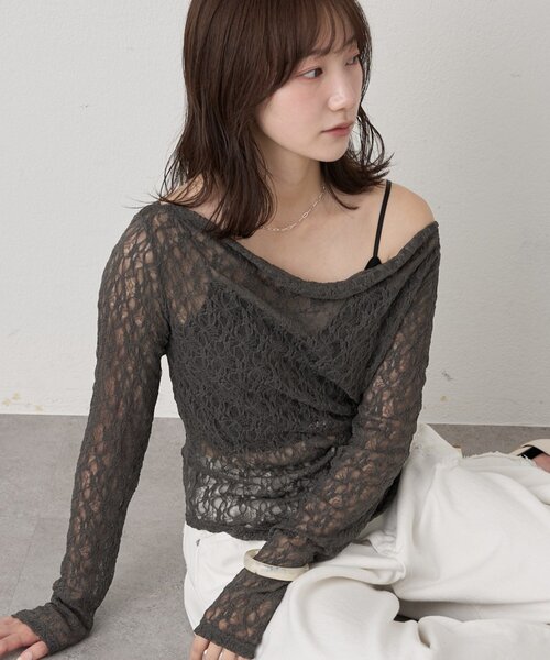 mline（エムライン）の「[mline]オフショル ドレープトップス（Tシャツ/カットソー・レディース・アイボリー/チャコールグレー・FREE）」の2枚目の写真