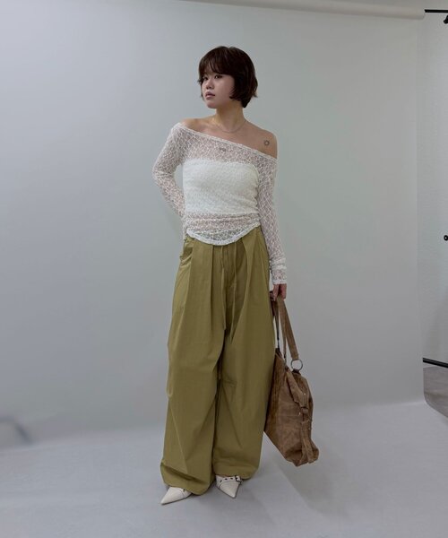 mline（エムライン）の「[mline]オフショル ドレープトップス（Tシャツ/カットソー・レディース・アイボリー/チャコールグレー・FREE）」の17枚目の写真