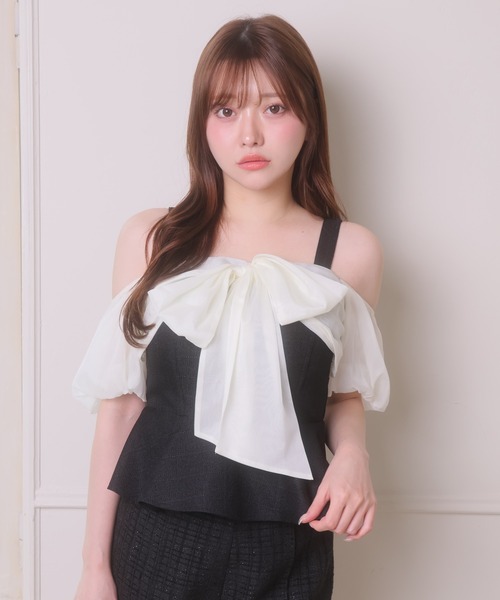 LIPSERVICE（リップサービス）の「リボンオフショルペプラムトップス（Tシャツ/カットソー・レディース・ブラウン/ブラック/ピンク/アイボリー・FREE）」の2枚目の写真