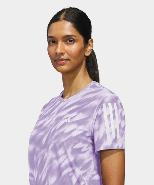 adidas(アディダス)の「オウン ザ ラン 総柄プリント 半袖Tシャツ / アディダス adidas(Tシャツ/カットソー・レディース・パープル・XX-LARGE/LARGE/MEDIUM/SMALL/X-LARGE/X-SMALL)」の5枚目の写真