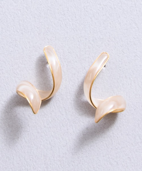 The Rule(ザルール)の「The Rule ザルール:YEN pierced earrings ピアス(ピアス(両耳用)・レディース・グレイッシュブルー/グレイッシュベージュ/ベージュ・FREE)」の2枚目の写真