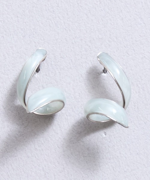 The Rule(ザルール)の「The Rule ザルール:YEN pierced earrings ピアス(ピアス(両耳用)・レディース・グレイッシュブルー/グレイッシュベージュ/ベージュ・FREE)」の3枚目の写真
