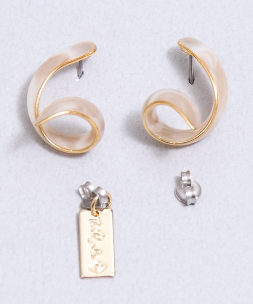 The Rule(ザルール)の「The Rule ザルール:YEN pierced earrings ピアス(ピアス(両耳用)・レディース・グレイッシュブルー/グレイッシュベージュ/ベージュ・FREE)」の4枚目の写真