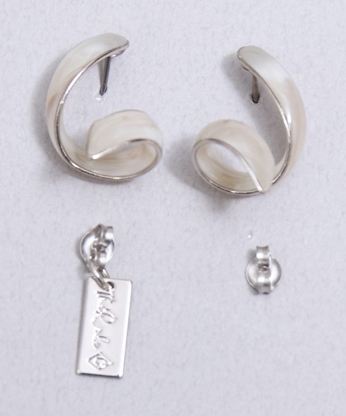 The Rule(ザルール)の「The Rule ザルール:YEN pierced earrings ピアス(ピアス(両耳用)・レディース・グレイッシュブルー/グレイッシュベージュ/ベージュ・FREE)」の6枚目の写真