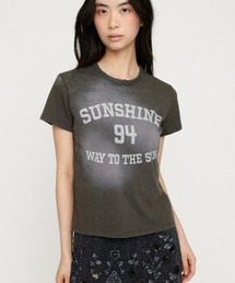 SLY | SPRAY OVER LOGO T/SH スプレーオーバーロゴトップス 秋服 春服 夏服(Tシャツ/カットソー)