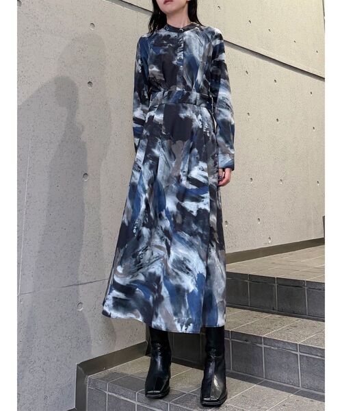 MURUA（ムルーア）の「サイドベルトタックフレアマキシワンピース　秋服（ワンピース・レディース・アイボリー/ブラック/ブルー・FREE）」の9枚目の写真