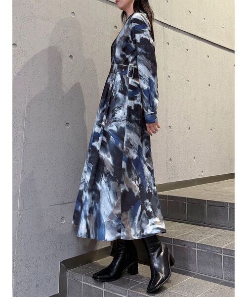 MURUA（ムルーア）の「サイドベルトタックフレアマキシワンピース　秋服（ワンピース・レディース・アイボリー/ブラック/ブルー・FREE）」の11枚目の写真