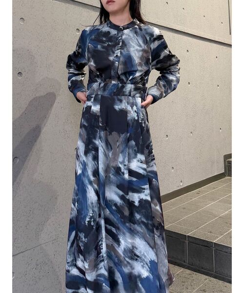 MURUA（ムルーア）の「サイドベルトタックフレアマキシワンピース　秋服（ワンピース・レディース・アイボリー/ブラック/ブルー・FREE）」の13枚目の写真