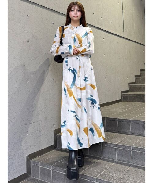 MURUA（ムルーア）の「サイドベルトタックフレアマキシワンピース　秋服（ワンピース・レディース・アイボリー/ブラック/ブルー・FREE）」の15枚目の写真