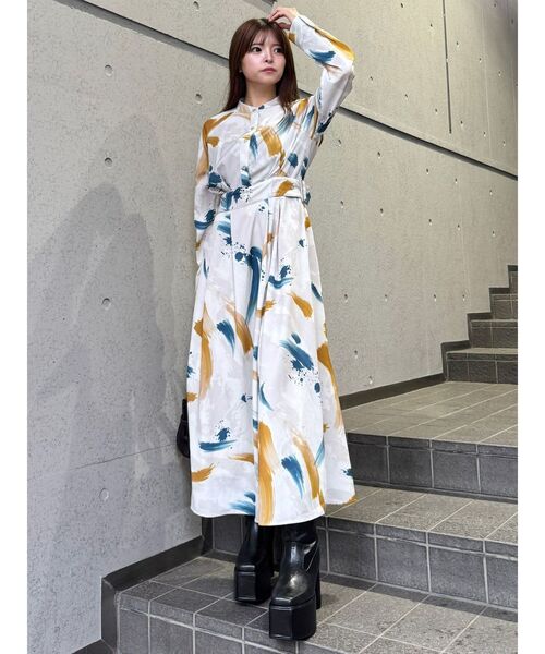 MURUA（ムルーア）の「サイドベルトタックフレアマキシワンピース　秋服（ワンピース・レディース・アイボリー/ブラック/ブルー・FREE）」の16枚目の写真