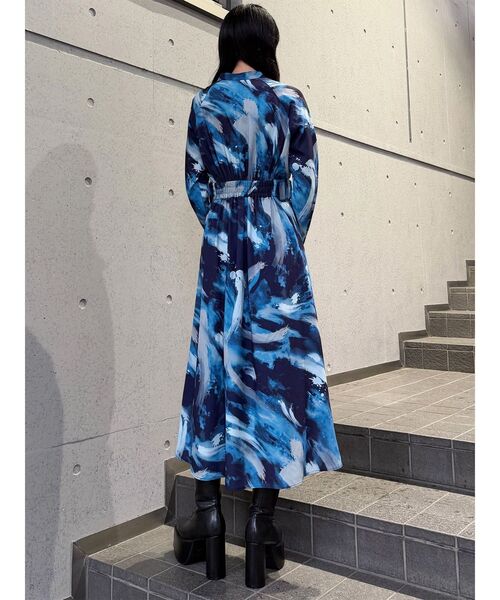 MURUA（ムルーア）の「サイドベルトタックフレアマキシワンピース　秋服（ワンピース・レディース・アイボリー/ブラック/ブルー・FREE）」の6枚目の写真