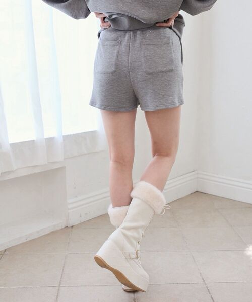 MAJESTIC LEGON(マジェスティックレゴン)の「キラキララメプリントカットショートパンツ(その他パンツ・レディース・グレー/ピンク/アイボリー/ブラック・MEDIUM)」の17枚目の写真