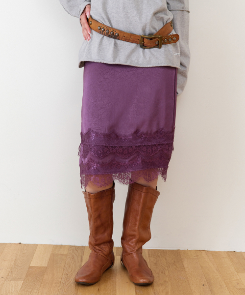 THEVINYLHOUSE（ザバイニルハウス）の「FEMININE SLIT LACE SKIRT(W) PURPLE（スカート・レディース・その他・SMALL/MEDIUM）」の2枚目の写真