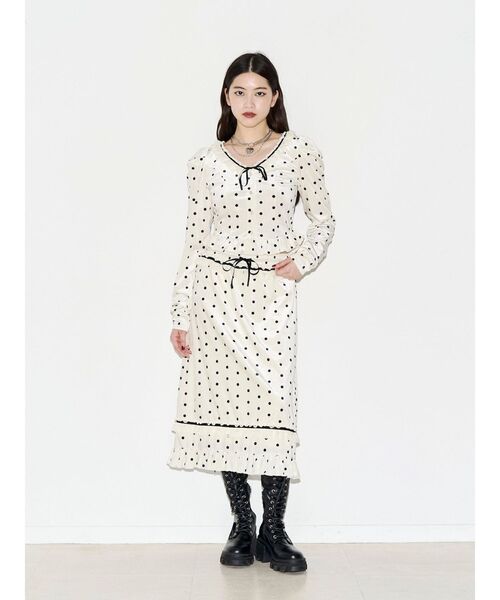 jouetie(ジュエティ)の「ベロアレースパフスリーブトップス(Tシャツ/カットソー・レディース・オフホワイト/ブラック・FREE)」の22枚目の写真