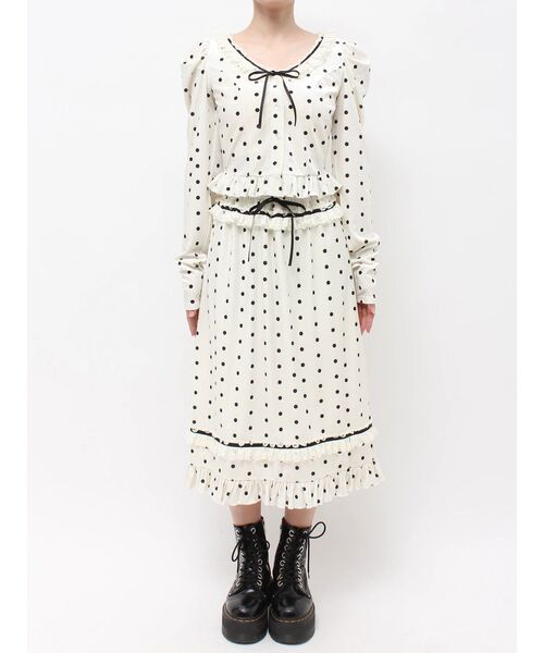 jouetie(ジュエティ)の「ベロアレースパフスリーブトップス(Tシャツ/カットソー・レディース・オフホワイト/ブラック・FREE)」の4枚目の写真