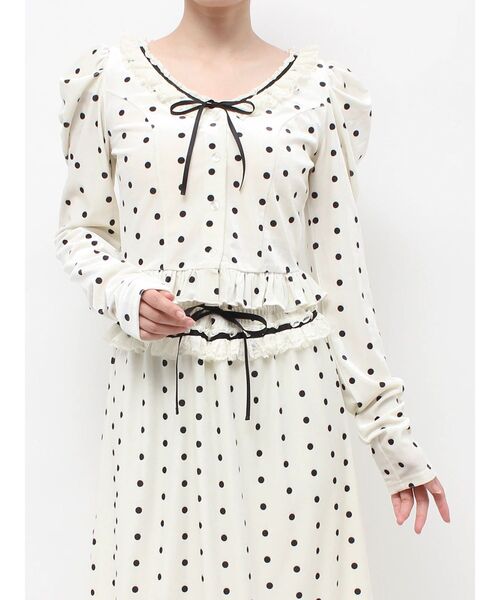 jouetie(ジュエティ)の「ベロアレースパフスリーブトップス(Tシャツ/カットソー・レディース・オフホワイト/ブラック・FREE)」の8枚目の写真