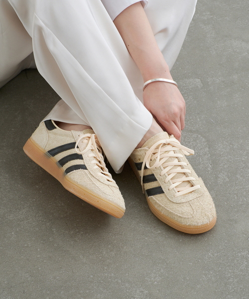 IENA(イエナ)の「adidas originals HANDBALL SPEZIAL W スニーカー JKK0932/KK0929(スニーカー・レディース・ベージュ/ボルドー・24.5cm/22.5cm/25cm/23cm/23.5cm/24cm)」の6枚目の写真