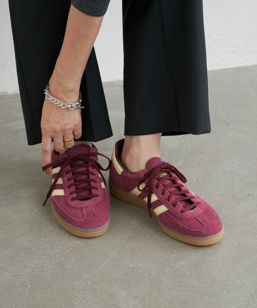 IENA(イエナ)の「adidas originals HANDBALL SPEZIAL W スニーカー JKK0932/KK0929(スニーカー・レディース・ベージュ/ボルドー・24.5cm/22.5cm/25cm/23cm/23.5cm/24cm)」の10枚目の写真