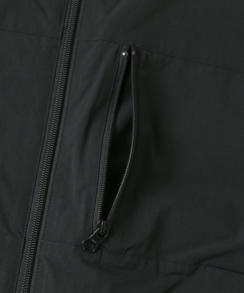 URBAN RESEARCH(アーバンリサーチ)の「UR COMFORT STRETCH SHELL(ブルゾン・メンズ・ブラック・MEDIUM/LARGE)」の9枚目の写真