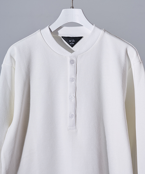 wjk black（ﾀﾞﾌﾞﾙｼﾞｪｲｹｲﾌﾞﾗｯｸ）の「【wjk black】≪STUDIOUS限定≫HEAVY WAFFLE HENRYNECK（Tシャツ/カットソー・メンズ・トップグレー/ホワイト・1/3/2）」の3枚目の写真