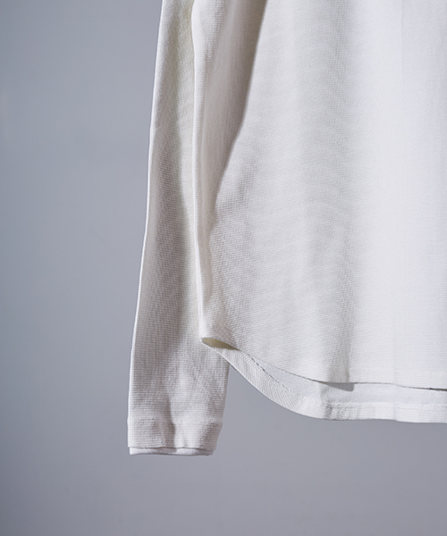 wjk black（ﾀﾞﾌﾞﾙｼﾞｪｲｹｲﾌﾞﾗｯｸ）の「【wjk black】≪STUDIOUS限定≫HEAVY WAFFLE HENRYNECK（Tシャツ/カットソー・メンズ・トップグレー/ホワイト・1/3/2）」の5枚目の写真