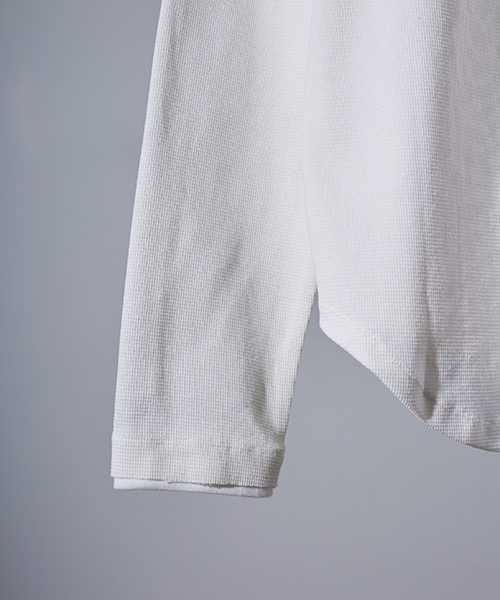 wjk black（ﾀﾞﾌﾞﾙｼﾞｪｲｹｲﾌﾞﾗｯｸ）の「【wjk black】≪STUDIOUS限定≫HEAVY WAFFLE HENRYNECK（Tシャツ/カットソー・メンズ・トップグレー/ホワイト・1/3/2）」の16枚目の写真