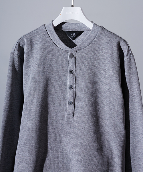 wjk black（ﾀﾞﾌﾞﾙｼﾞｪｲｹｲﾌﾞﾗｯｸ）の「【wjk black】≪STUDIOUS限定≫HEAVY WAFFLE HENRYNECK（Tシャツ/カットソー・メンズ・トップグレー/ホワイト・1/3/2）」の17枚目の写真