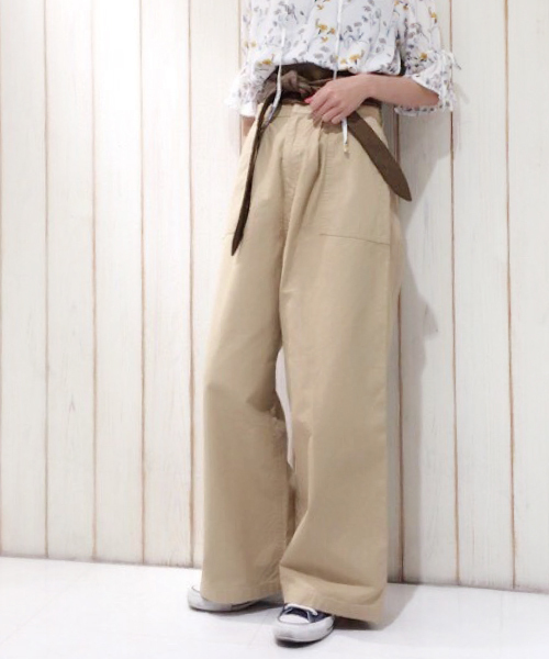 mysty woman（ミスティウーマン）の「バックツイルベイカーワイドパンツ（その他パンツ・レディース・レッド/ベージュ/オフホワイト/カーキ・MEDIUM/SMALL）」の2枚目の写真