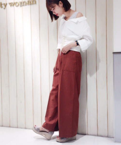 mysty woman（ミスティウーマン）の「バックツイルベイカーワイドパンツ（その他パンツ・レディース・レッド/ベージュ/オフホワイト/カーキ・MEDIUM/SMALL）」の4枚目の写真