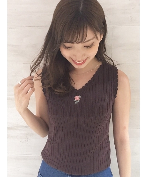 dazzlin（ダズリン）の「オールドローズニットタンク（ニット/セーター・レディース・ブラウン/アイボリー/マスタード/ネイビー/パープル・FREE）」の2枚目の写真