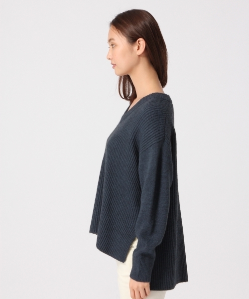 GLOBAL WORK（グローバルワーク）の「7ゲージイタリアアゼVネックプルオーバー/758005（ニット/セーター・レディース・ダークブラウン/ホワイト/レッド/ブルー/ダークグレー・SMALL/LARGE/MEDIUM）」の13枚目の写真