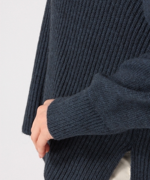 GLOBAL WORK（グローバルワーク）の「7ゲージイタリアアゼVネックプルオーバー/758005（ニット/セーター・レディース・ダークブラウン/ホワイト/レッド/ブルー/ダークグレー・SMALL/LARGE/MEDIUM）」の11枚目の写真