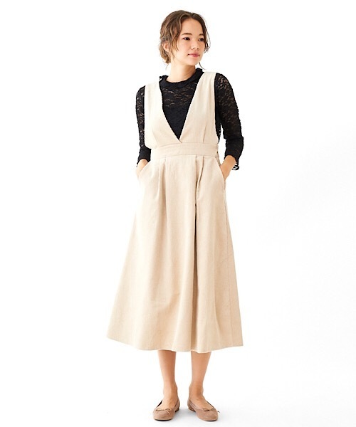 flower（フラワー）の「コーデュロイエプロンワンピース（ジャンパースカート・レディース・ブラック/アイボリー・FREE）」の7枚目の写真