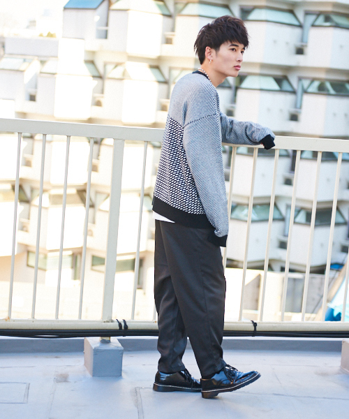 kutir（クティール）の「オーバーシルエット ジャガードニット プルオーバー（ニット/セーター・メンズ・ホワイト/ブラック系その他・MEDIUM/LARGE）」の17枚目の写真