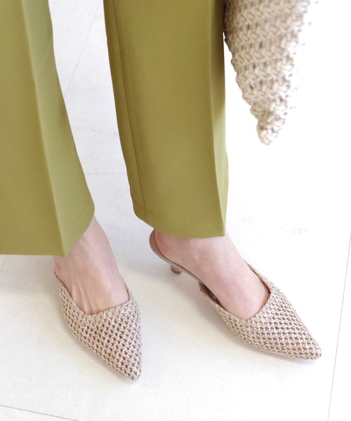 AmiAmi(アミアミ)の「スクエアカットミュールサンダル/6センチヒール/ポインテッドトゥ/キトゥンヒール(サンダル・レディース・ブラック/ブラウン/アイボリー/ブラック系その他/レオパード/グレイッシュベージュ/パイソン/オリーブ/ブラウン系その他/キャメル/アニマル/ワイン/ブラック系その他2/ブラウン系その他2/ベージュ/ホワイト系その他/ベージュ系その他/ブラック系その他3/モカ/ホワイト/ブラウン系その他3/チェック/ホワイト系その他2/ベージュ系その他2/ブラック系その他4/ナチュラル/その他・LL/S/M/L)」の17枚目の写真