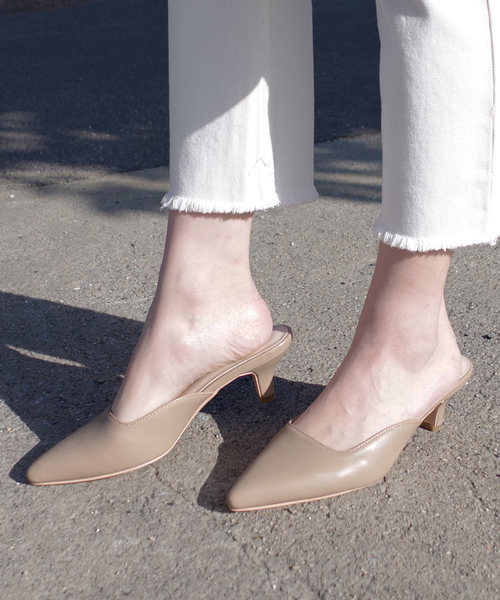 AmiAmi(アミアミ)の「スクエアカットミュールサンダル/6センチヒール/ポインテッドトゥ/キトゥンヒール(サンダル・レディース・ブラック/ブラウン/アイボリー/ブラック系その他/レオパード/グレイッシュベージュ/パイソン/オリーブ/ブラウン系その他/キャメル/アニマル/ワイン/ブラック系その他2/ブラウン系その他2/ベージュ/ホワイト系その他/ベージュ系その他/ブラック系その他3/モカ/ホワイト/ブラウン系その他3/チェック/ホワイト系その他2/ベージュ系その他2/ブラック系その他4/ナチュラル/その他・LL/S/M/L)」の19枚目の写真